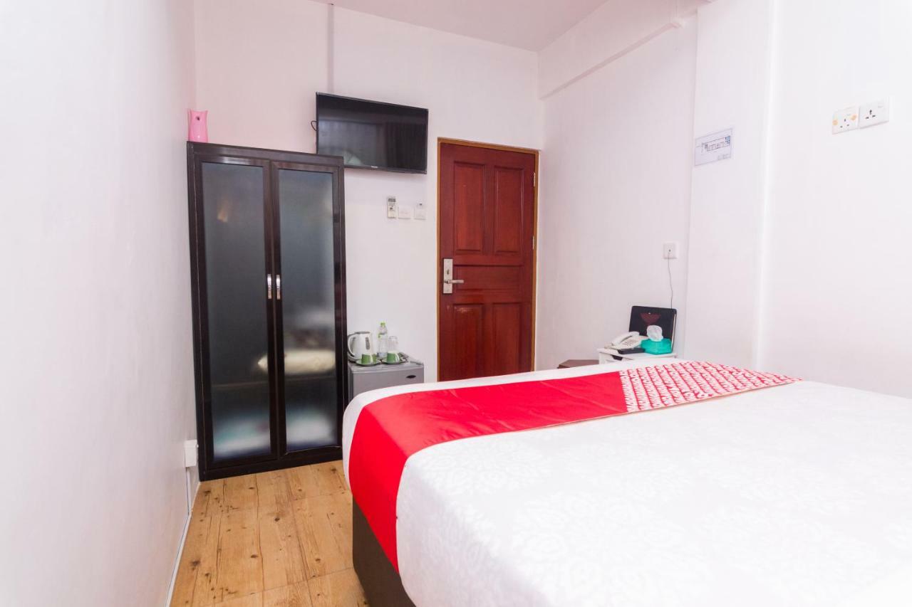 Vaccinated Staff - Oyo 1771 Zeke Hotel Batam Exterior foto