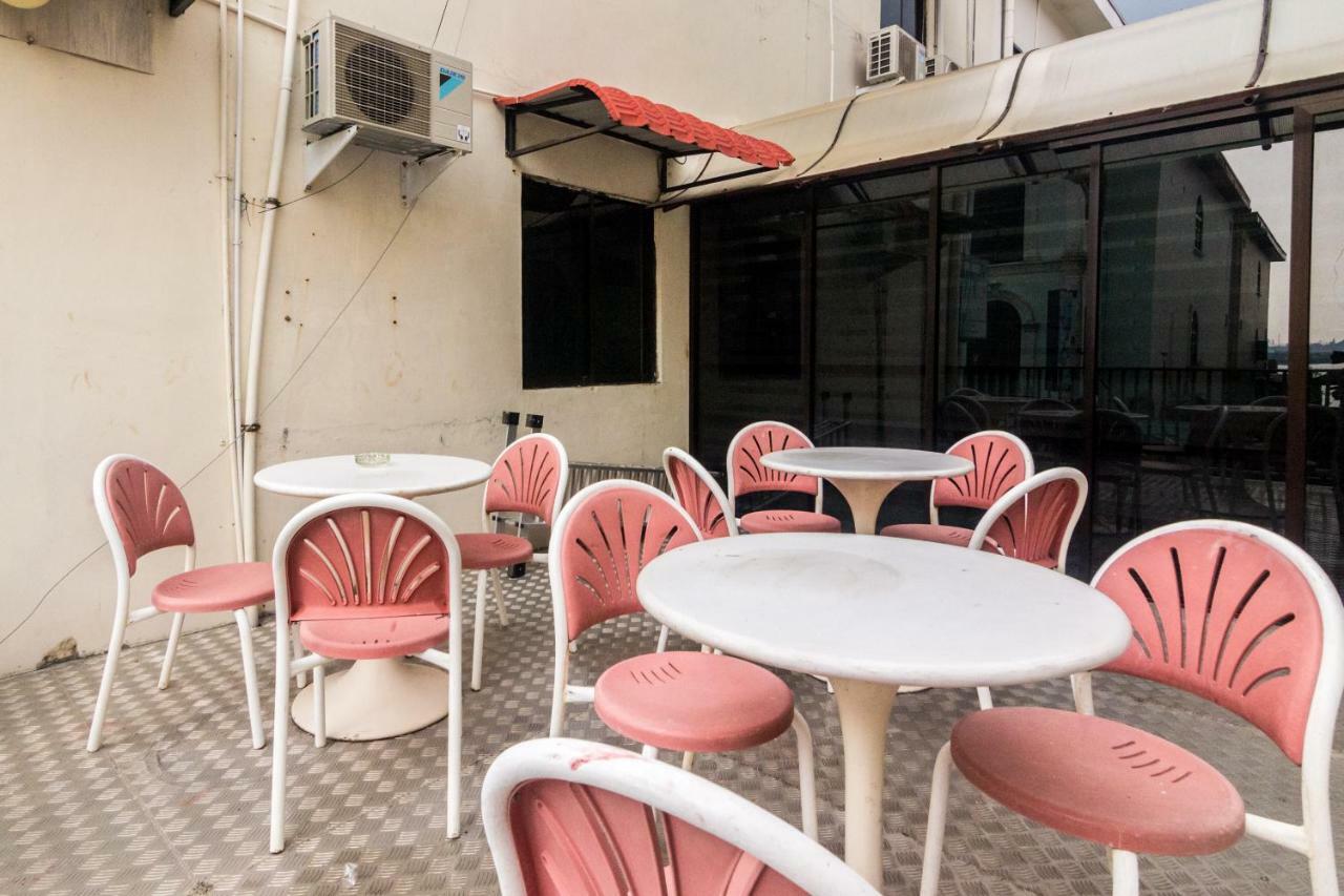Vaccinated Staff - Oyo 1771 Zeke Hotel Batam Exterior foto
