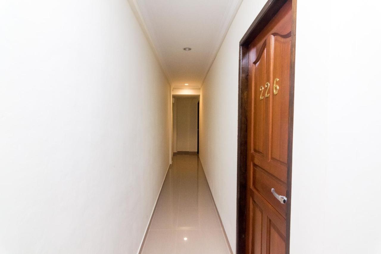 Vaccinated Staff - Oyo 1771 Zeke Hotel Batam Exterior foto
