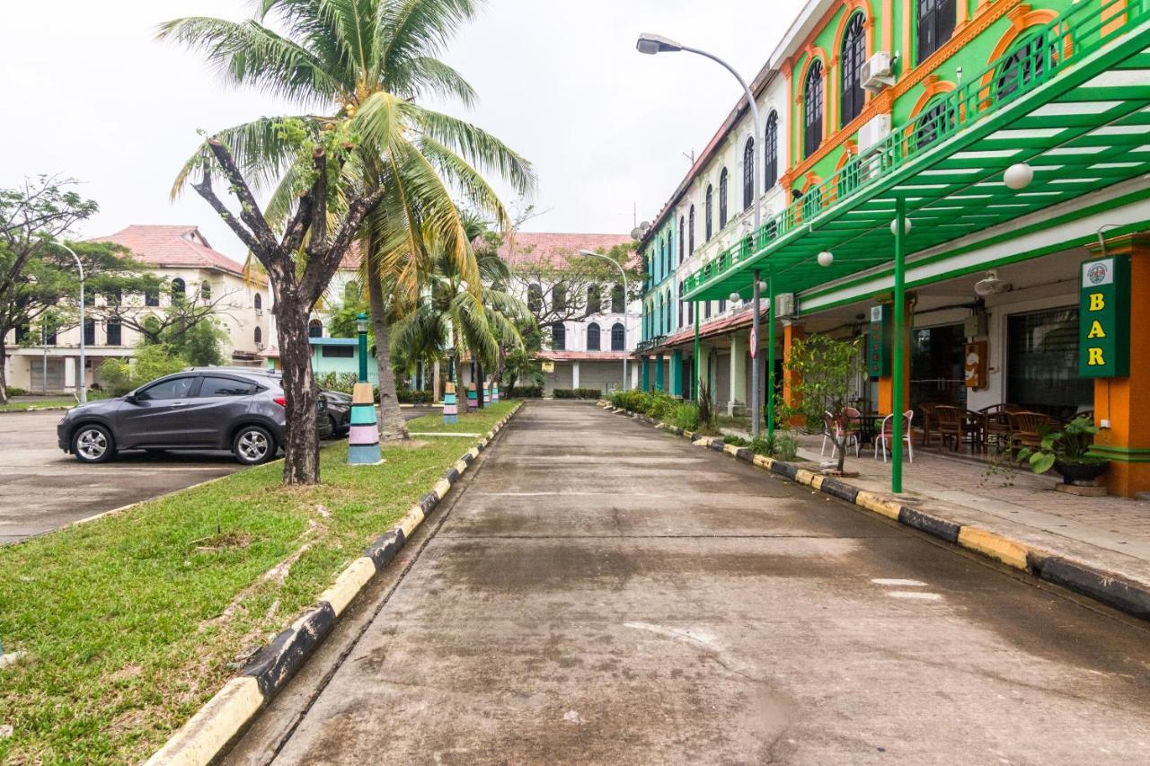 Vaccinated Staff - Oyo 1771 Zeke Hotel Batam Exterior foto