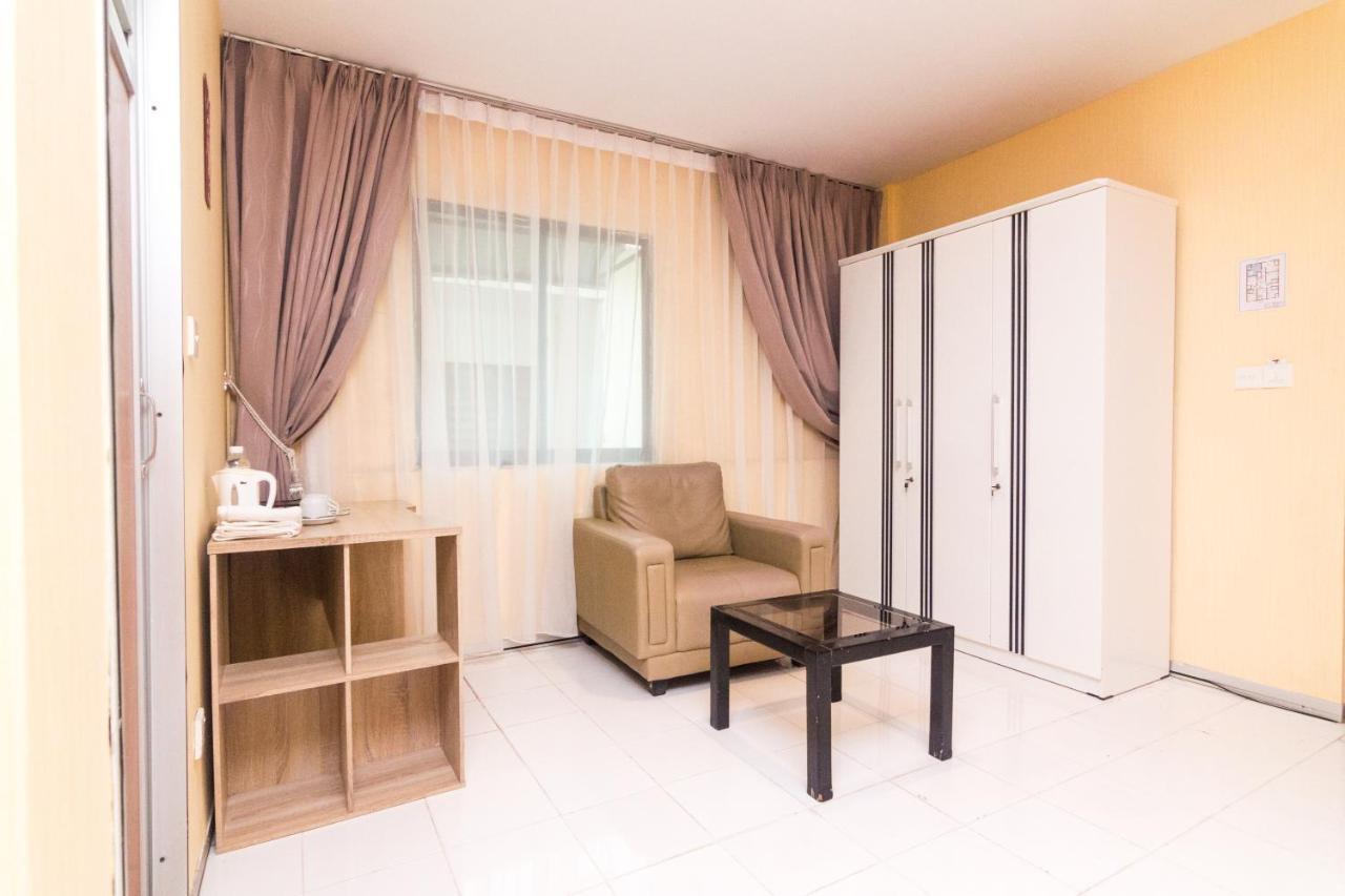 Vaccinated Staff - Oyo 1771 Zeke Hotel Batam Exterior foto